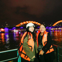 Du Thuyền Sông Hàn Vinh Anh