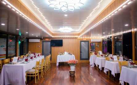 Ăn tối trên tàu rồng Huế – Trải nghiệm cực “chill” giữa lòng Cố Đô