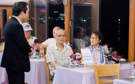 Kinh nghiệm ăn tối trên tàu rồng Huế – Review thực tế cực “tình”