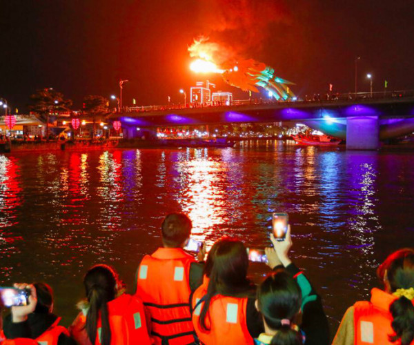 Du Thuyền Sông Hàn Vinh Anh