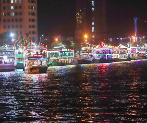 Du Thuyền Sông Hàn Vinh Anh